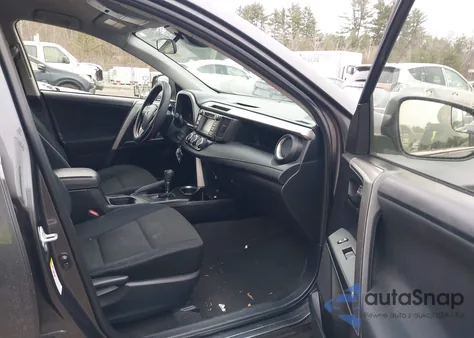 2017 Toyota Rav4 Le z USA, uszkodzony, nr VIN JTMBFREV2HJ120596